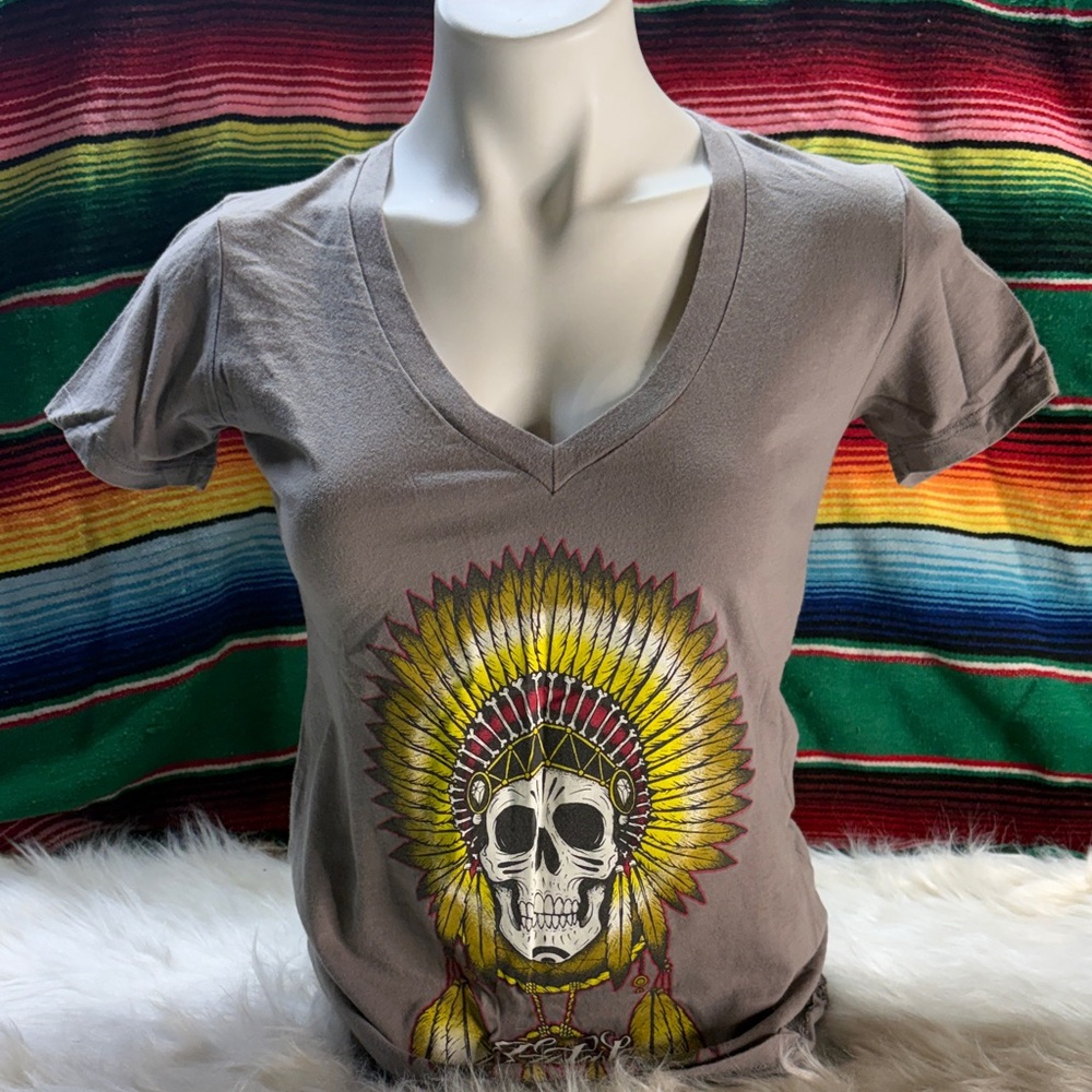 Trendy Skull Graphic V-Neck Tee